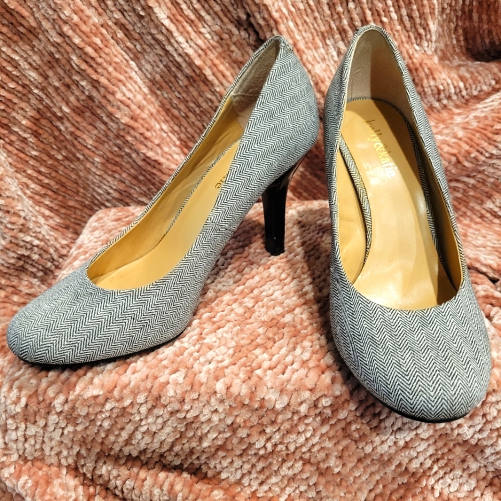 Kelly & Katie pumps- 8.5, B&W herringbone (Gray)